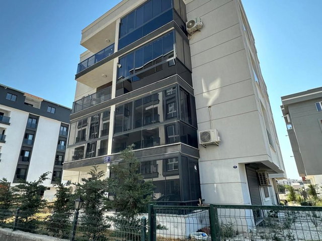196 SEYREK MERKEZDE SATILIK 1+1 DAİRE