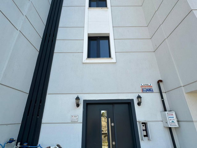 196 SEYREK MERKEZDE SATILIK 1+1 DAİRE