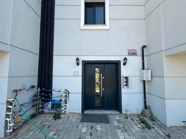 196 SEYREK MERKEZDE SATILIK 1+1 DAİRE
