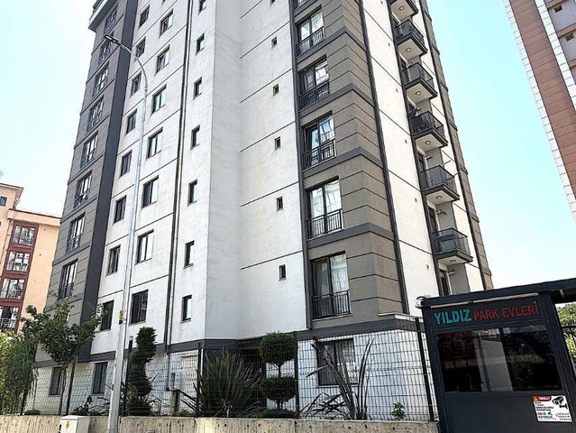 KARTAL - PETROLIŞ MAH. YILDIZPARK EVLERI ARA KAT BALKONLU SITE IÇINE BAKAN DAIRE