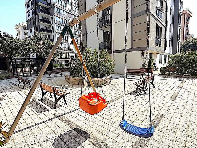 KARTAL - PETROLIŞ MAH. YILDIZPARK EVLERI ARA KAT BALKONLU SITE IÇINE BAKAN DAIRE