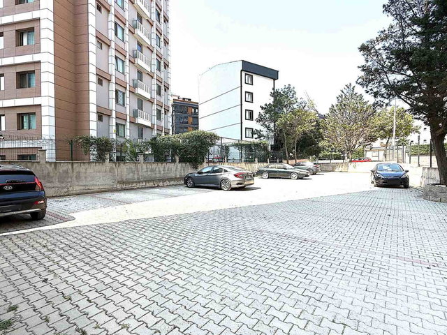KARTAL - PETROLIŞ MAH. YILDIZPARK EVLERI ARA KAT BALKONLU SITE IÇINE BAKAN DAIRE