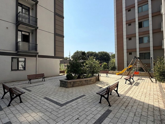 KARTAL - PETROLIŞ MAH. YILDIZPARK EVLERI ARA KAT BALKONLU SITE IÇINE BAKAN DAIRE