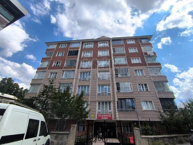 RE/MAX LACIVERT'TEN KAYAKYOLU'NDA SATILIK 3+1 DAIRE