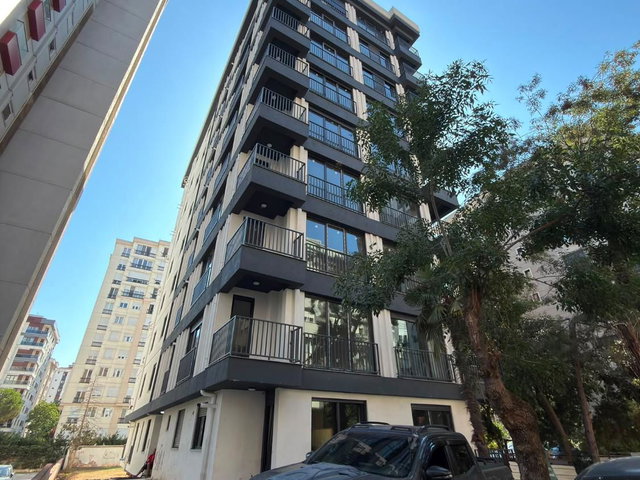 ERENKÖY DEĞERBİLİR SOKAKTA SIFIR 4+1 180 M² ÇİFT CEPHE SATILIK