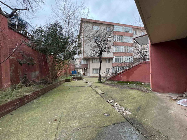 FENERBAHÇE BLOKLARI'NDA YEDİTEPE ÜNİVERSİTESİ'NE 200 M 2+1 80 M² BALKONLU ANKASTRELİ GİRİŞ KAT