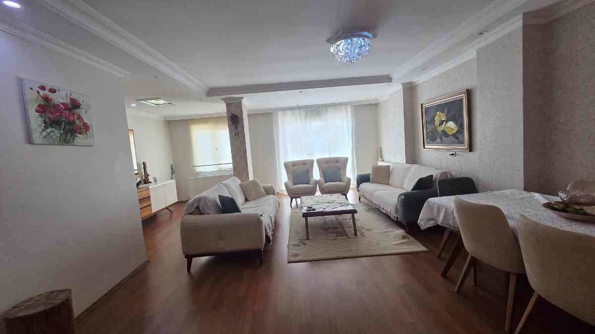 AVCILAR DENİZKÖŞKLER’DE 3+2 GENİŞ 230 M² DAİRE | DOĞU-GÜNEY CEPHE | BALKONLU