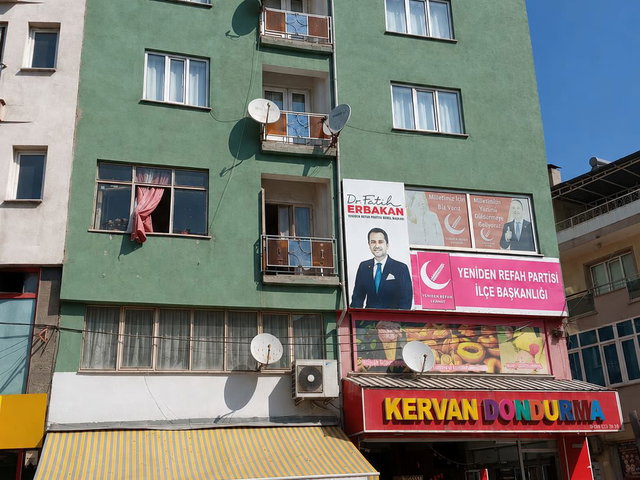 MANİSA DEMİRCİ SATILIK ÇEREŞENİN GÖBEĞİNDE DAİRE