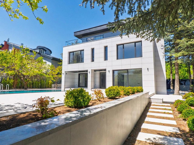 İNCEK’TE ÖZEL TASARIM 1050 M2 HAVUZLU KIŞ BAHÇELİ LÜKS VİLLA
