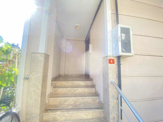 ÇEKMEKÖY MERKEZ MAHALLESİNDE MERKEZİ KONUMDA 2+1 SATILIK DAİRE