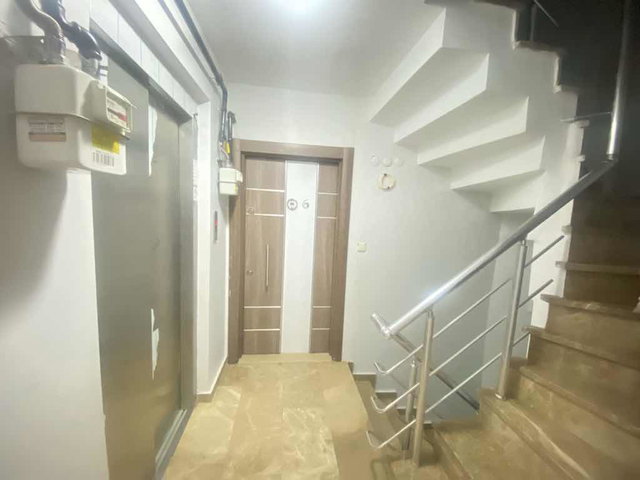 ÇEKMEKÖY MERKEZ MAHALLESİNDE MERKEZİ KONUMDA 2+1 SATILIK DAİRE
