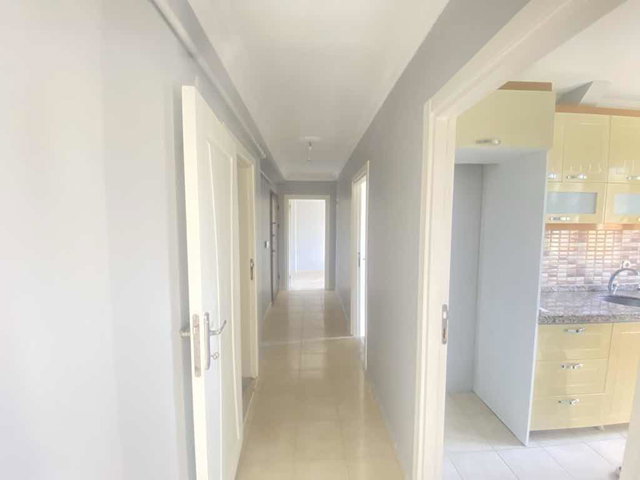 ÇEKMEKÖY MERKEZ MAHALLESİNDE MERKEZİ KONUMDA 2+1 SATILIK DAİRE