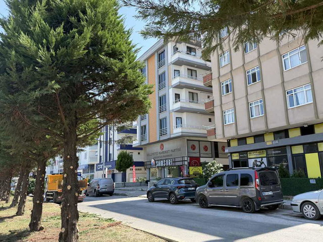 ASUMAN MÜTEVELLIOĞLU’DAN TRAMVAY YOLUNDA KIRALIK TERASLI 1 + 1 DAIRE