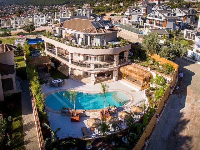 REMAX'TAN - FETHİYE OVACIK'TA, DENİZ MANZARALI, 4+1 MÜSTAKİL, EŞYALI SATILIK VİLLA