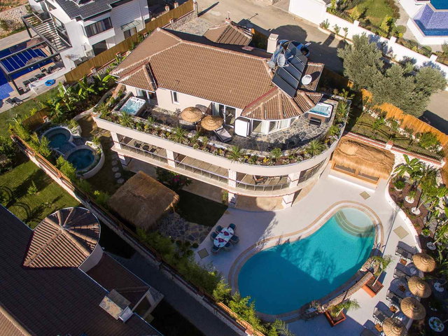 REMAX'TAN - FETHİYE OVACIK'TA, DENİZ MANZARALI, 4+1 MÜSTAKİL, EŞYALI SATILIK VİLLA