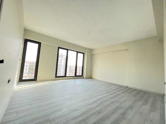 KARTAL YAKACIKTA CADDE ÜZERİ 3+1 BALKONLU YERDEN ISITMALI DAİRE