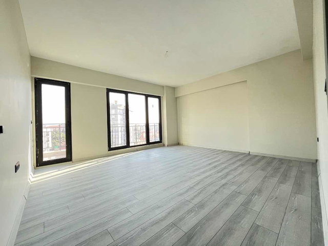 KARTAL YAKACIKTA CADDE ÜZERİ 3+1 BALKONLU YERDEN ISITMALI DAİRE