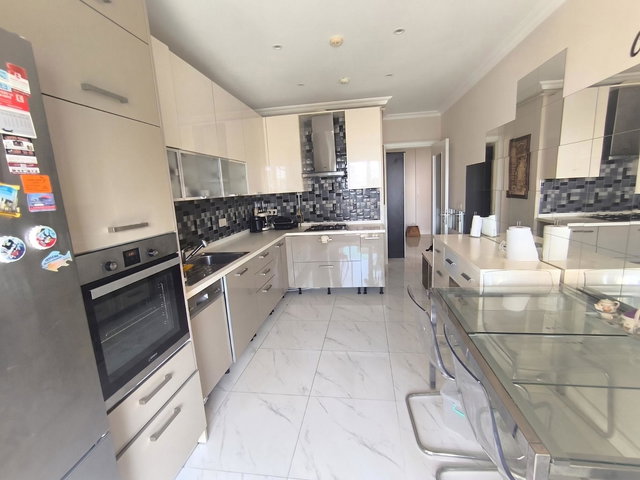 GÖZTEPE’DE TÜTÜNCÜ MEHMET EFENDİ CD. ÜZERİNDE 4+1, 150 M² NET KİRALIK DAİRE