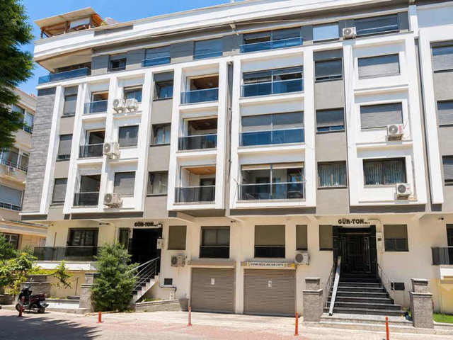 KARŞIYAKA ATAKENT YALI MAHALLESI’NDE MODERN SATILIK 2 + 1 DAIRE