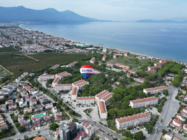 KUŞADASI DAVUTLAR – ÖZLEM SİTESİ EŞYALI SATILIK YENİLENMİŞ 2+1 DAİRE | NADİR FIRSAT