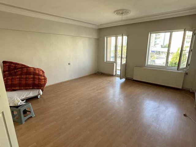 ÇORLU’DA SİTE İÇİNDE 3+1 | 120 M² NET | BALKONLU | DOĞALGAZ KOMBİLİ | BOŞ