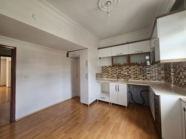 REMAX İLKE'DEN ŞEHİR MER.'DE 3+1 BAKIMLI SATILIK ARA KAT DAİRE
