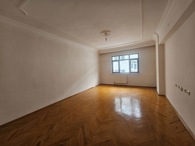 REMAX İLKE'DEN ŞEHİR MER.'DE 3+1 BAKIMLI SATILIK ARA KAT DAİRE