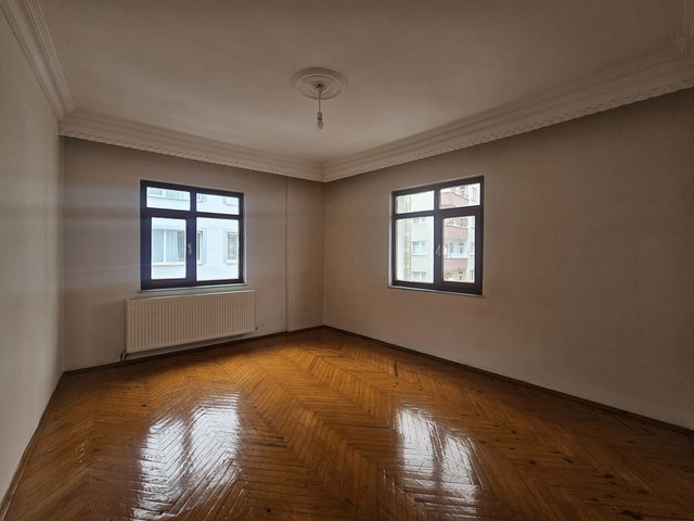 REMAX İLKE'DEN ŞEHİR MER.'DE 3+1 BAKIMLI SATILIK ARA KAT DAİRE