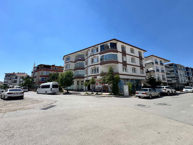 SİNCAN MENDERES’TE PARK KARŞISI, GÜNEY-BATI CEPHELİ 3+1 EN ÜST KAT KİRALIK DAİRE