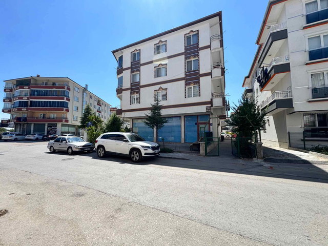 SİNCAN MENDERES’TE PARK KARŞISI, GÜNEY-BATI CEPHELİ 3+1 EN ÜST KAT KİRALIK DAİRE