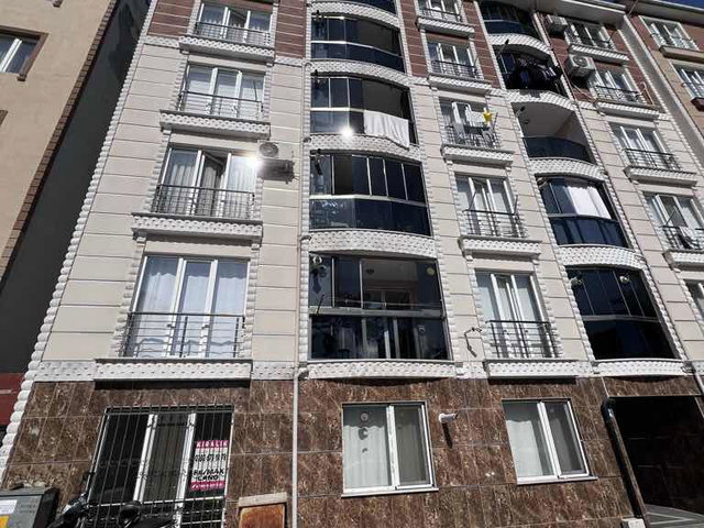 REMAX LAND ÇARDAKLI ÇEŞMEDE KİRALIK 2+1 DAİRE
