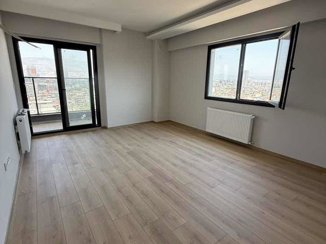 BORNOVA’DA 13. KAT 2+1 | 4 CEPHELİ, BALKONLU, BOŞ VE EŞYASIZ KİRALIK DAİRE