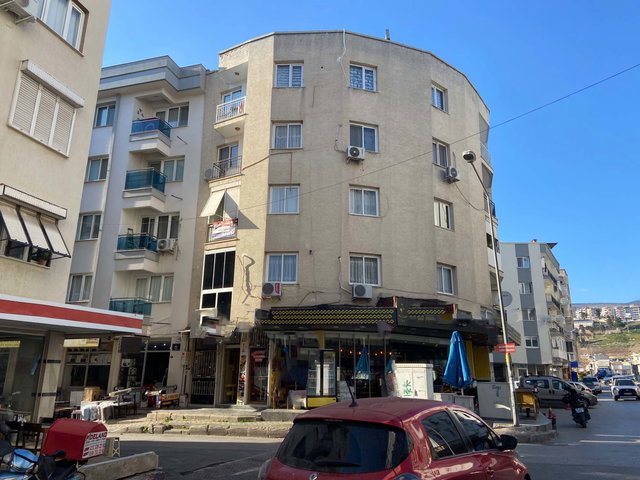 İZMIR BORNOVA ERGENE’DE KAPALI PAZAR YERI YANINDA SATILIK 3+1 DAIRE