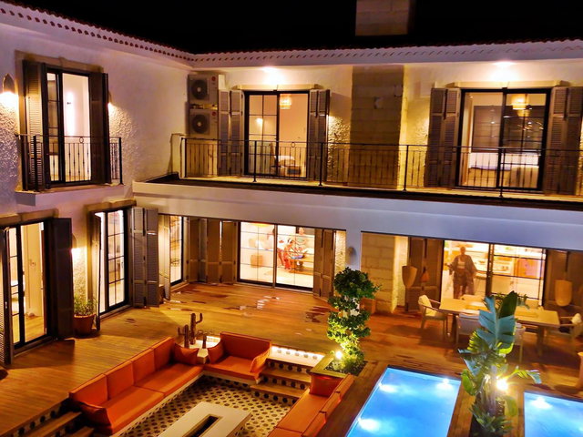ÇEŞME’DE ÖZEL TASARIM  6+1  SATILIK TAM MÜSTAKİL VİLLA