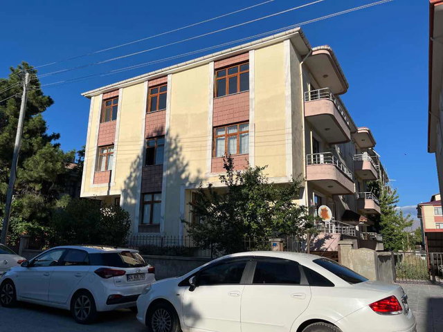 REMAX DEM'DEN ATATÜRK MAHALLESİNDE 3+1 145M2 KİRALIK DAİRE