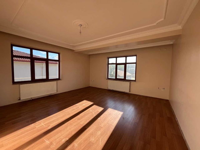 REMAX DEM'DEN ATATÜRK MAHALLESİNDE 3+1 145M2 KİRALIK DAİRE