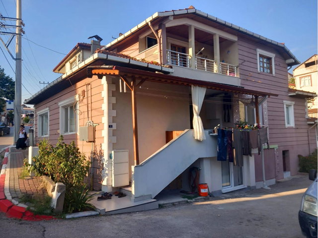SIRRIPAŞA'DA KOMPLE SATILIK MÜSTAKİL BİNA
