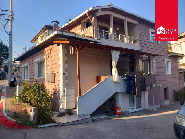 SIRRIPAŞA'DA KOMPLE SATILIK MÜSTAKİL BİNA