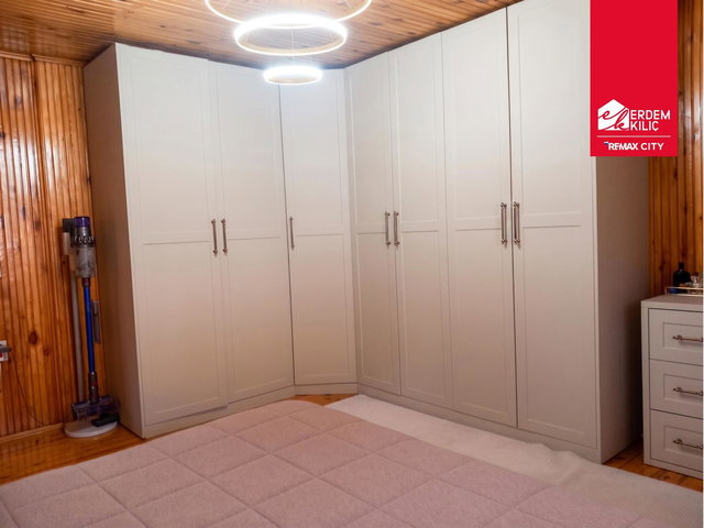 SIRRIPAŞA'DA KOMPLE SATILIK MÜSTAKİL BİNA
