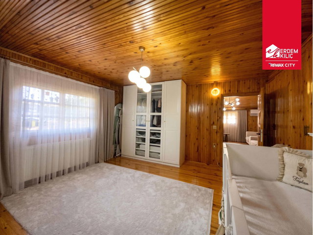 SIRRIPAŞA'DA KOMPLE SATILIK MÜSTAKİL BİNA