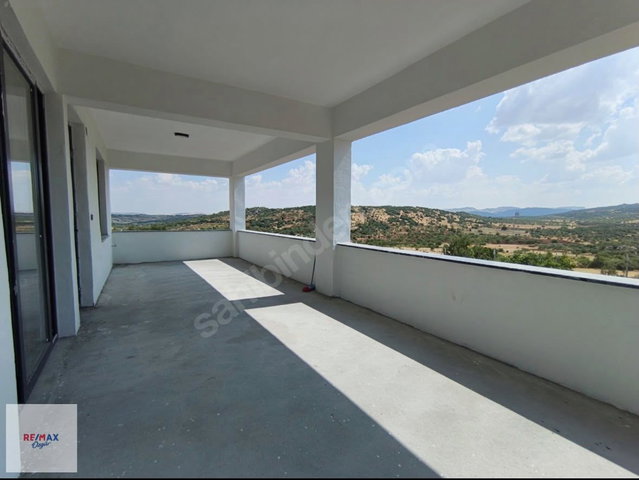 REMAX ÖZGÜR'DEN YIĞINLI DA YOLA SIFIR VİLLA