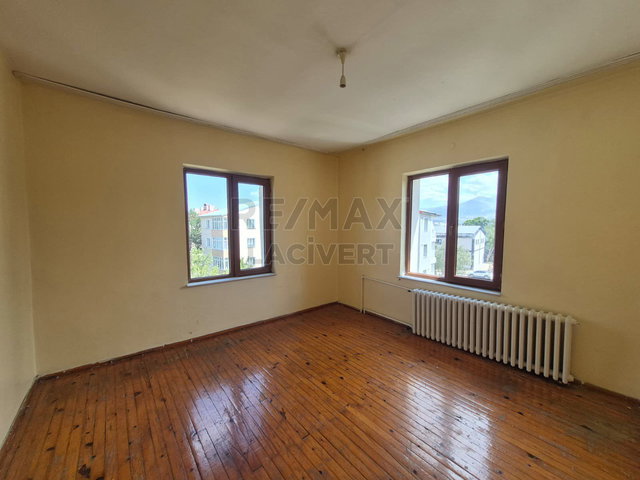 RE/MAX LACİVERT'TEN DADAŞKENT'TE  SATILIK 3+1 DAİRE