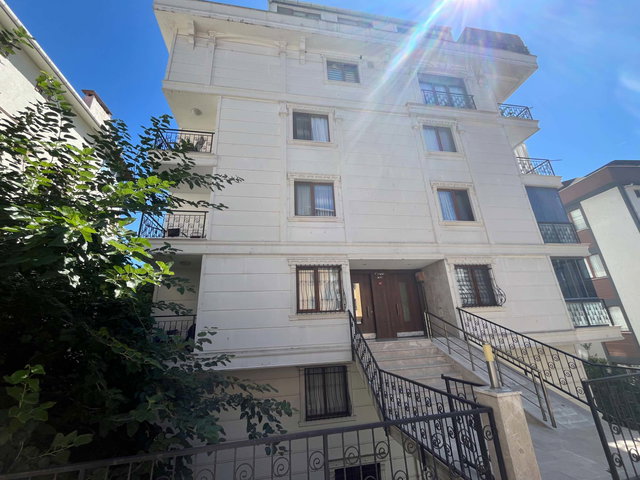 ÜSKÜDAR'IN MERKEZINDE NEVÇARŞI AVM ARKASINDA 3+1 SATILIK TERASLI