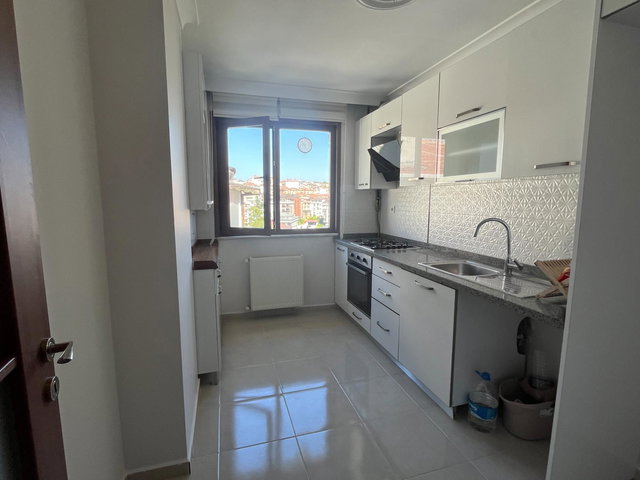 ÜSKÜDAR'IN MERKEZINDE NEVÇARŞI AVM ARKASINDA 3+1 SATILIK TERASLI