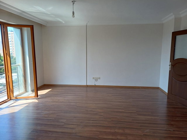 MALTEPE YALI MİN.CAD.NIN ALT KISMINDA , KISMİ DENZ.MANZ. 3+1 BALKONLU KİRALIK DAİRE
