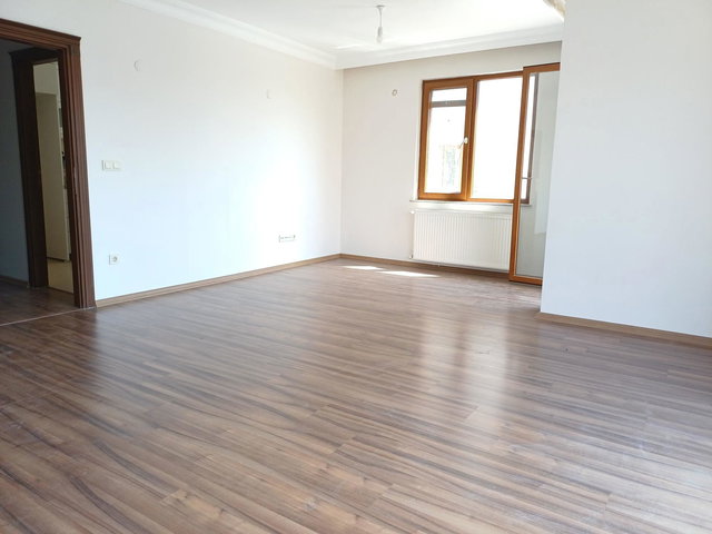 MALTEPE YALI MİN.CAD.NIN ALT KISMINDA , KISMİ DENZ.MANZ. 3+1 BALKONLU KİRALIK DAİRE