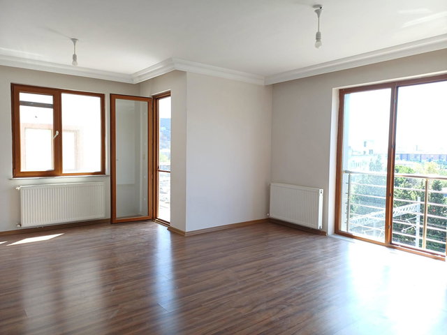 MALTEPE YALI MİN.CAD.NIN ALT KISMINDA , KISMİ DENZ.MANZ. 3+1 BALKONLU KİRALIK DAİRE