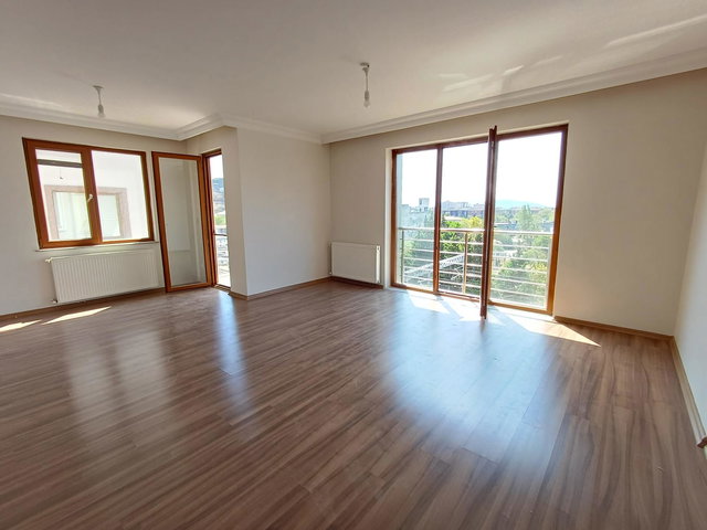 MALTEPE YALI MİN.CAD.NIN ALT KISMINDA , KISMİ DENZ.MANZ. 3+1 BALKONLU KİRALIK DAİRE