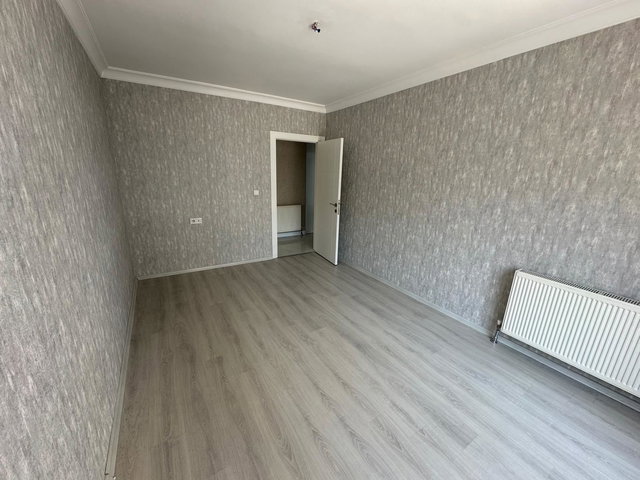 GÜNEŞEVLERDE PARK VE OKUL YANINDA ARA KATTA KİRALIK 3+1 DAİRE