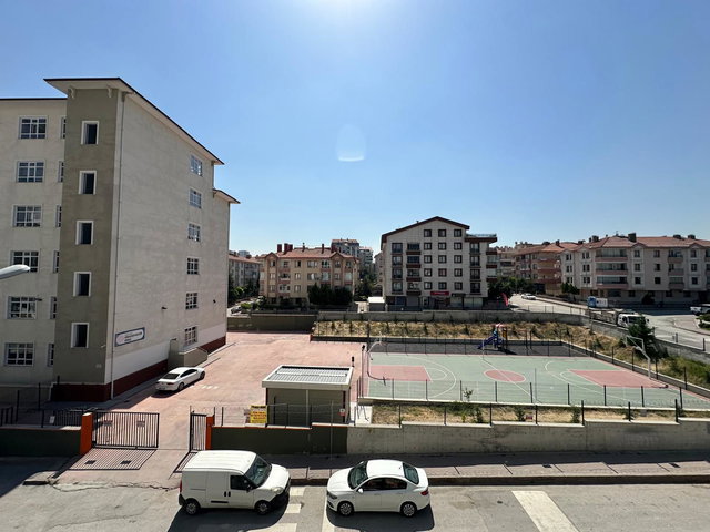 GÜNEŞEVLERDE PARK VE OKUL YANINDA ARA KATTA KİRALIK 3+1 DAİRE